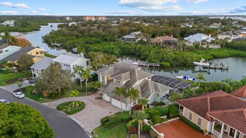 For Sale: $3,200,000 (5 beds, 5 baths, 4261 Square Feet)