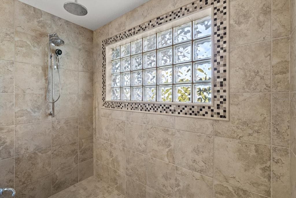 For Sale: $3,200,000 (5 beds, 5 baths, 4261 Square Feet)