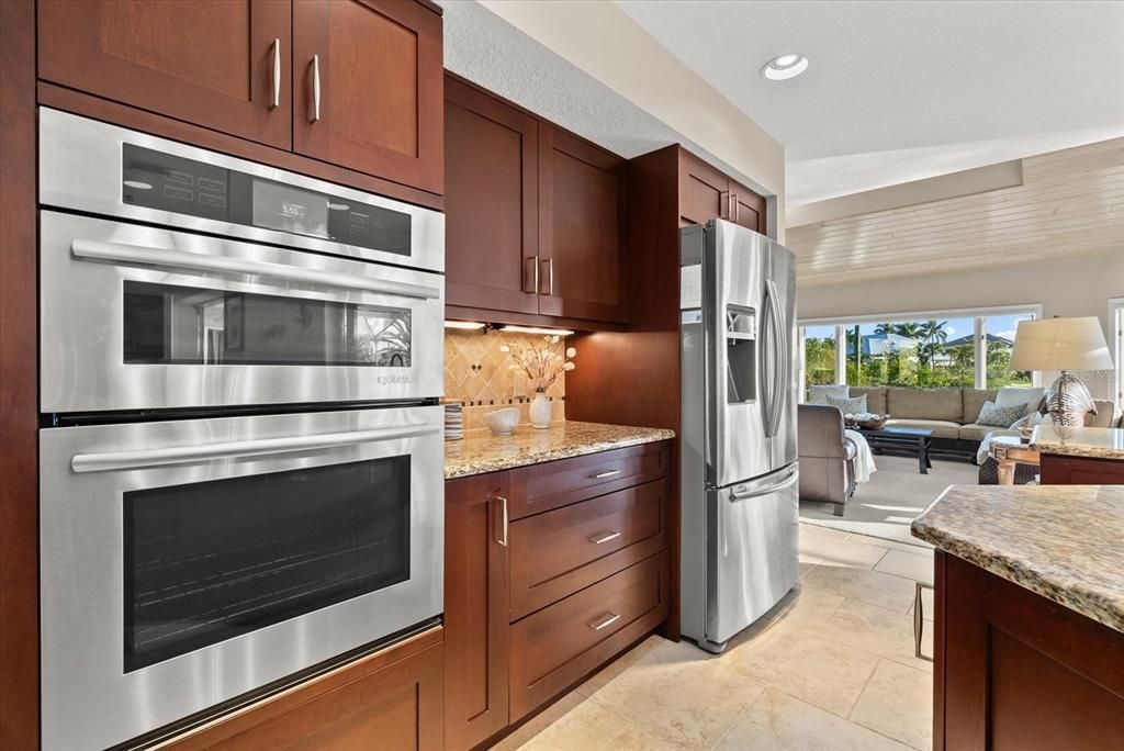 For Sale: $3,200,000 (5 beds, 5 baths, 4261 Square Feet)