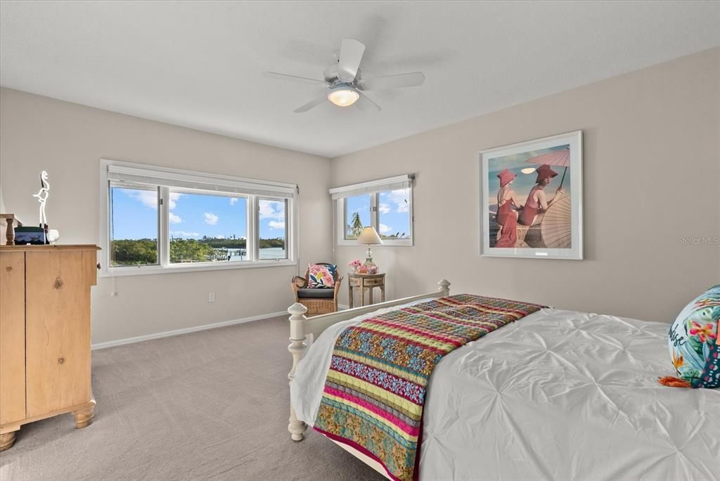 For Sale: $3,200,000 (5 beds, 5 baths, 4261 Square Feet)