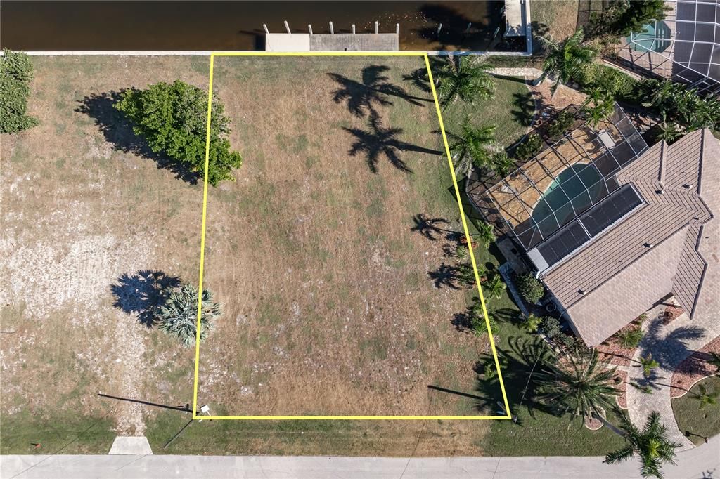 待售: $435,000 (0.23 acres)