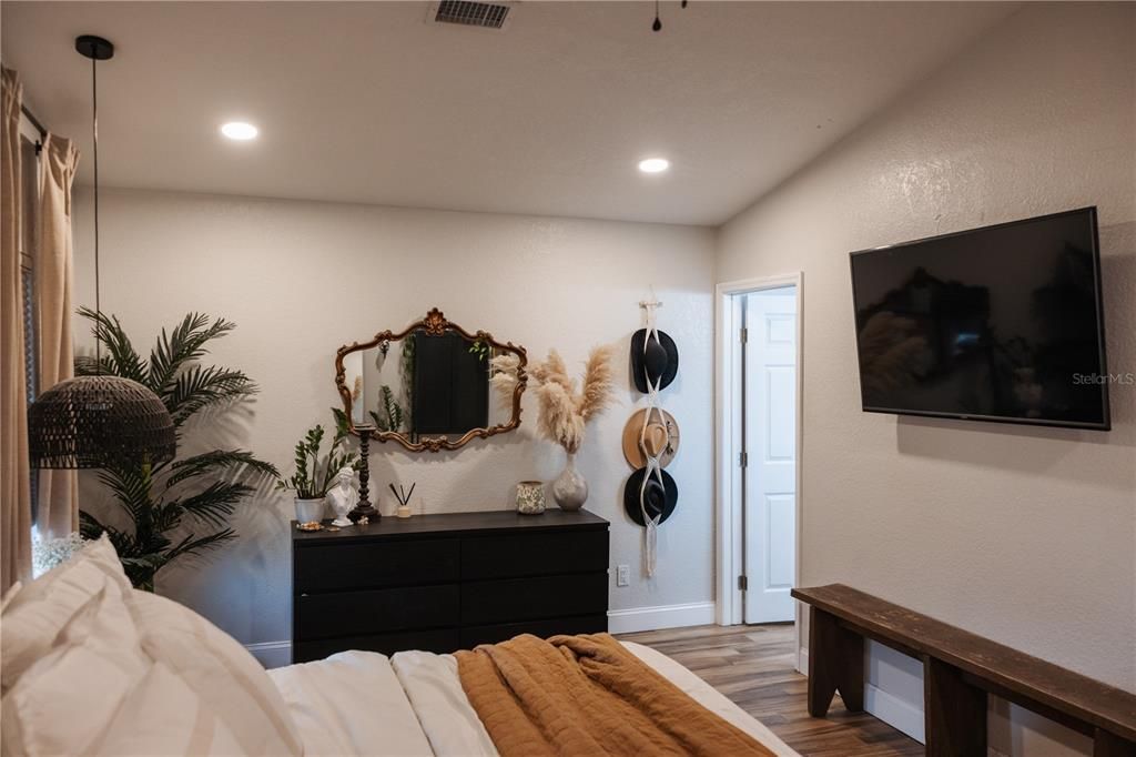 For Sale: $609,000 (3 beds, 3 baths, 1660 Square Feet)