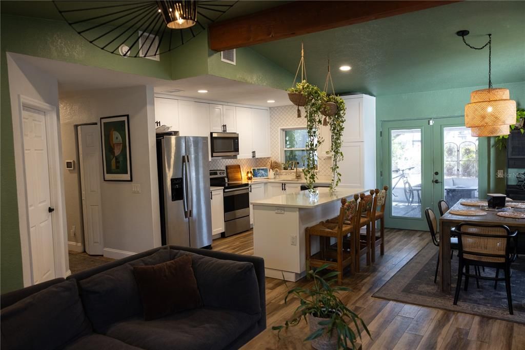 For Sale: $609,000 (3 beds, 3 baths, 1660 Square Feet)