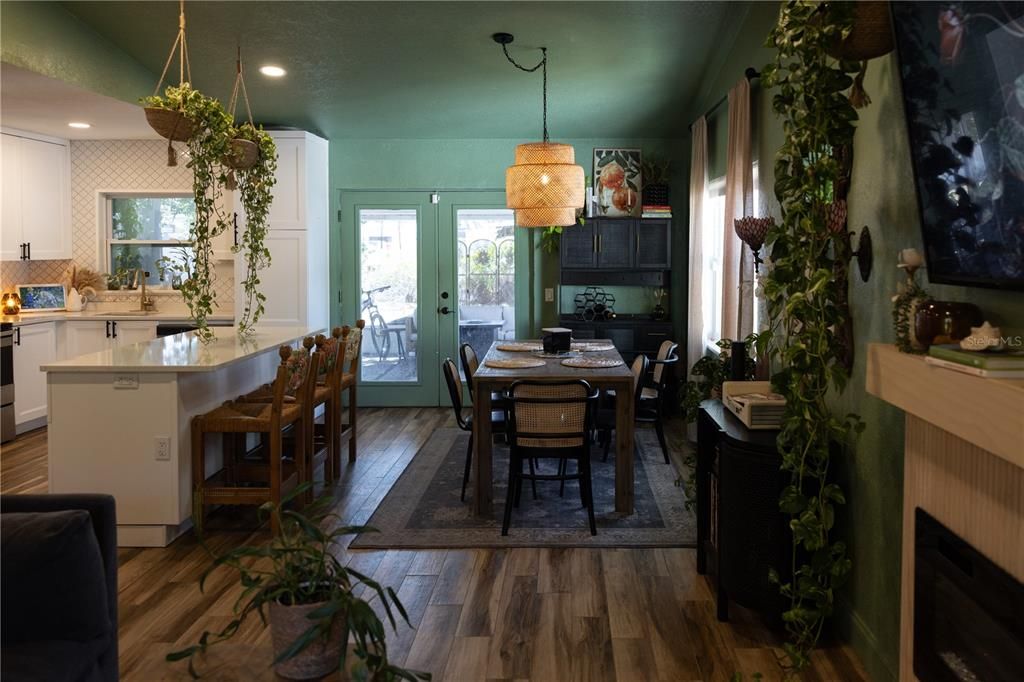 For Sale: $609,000 (3 beds, 3 baths, 1660 Square Feet)