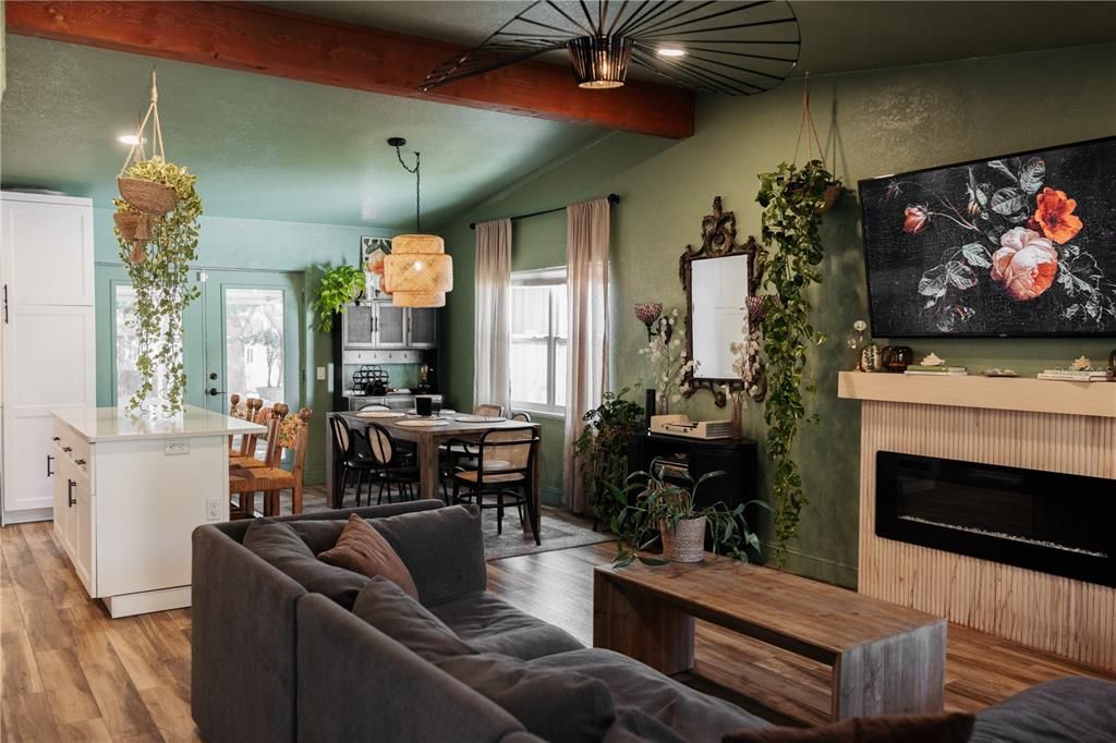 For Sale: $609,000 (3 beds, 3 baths, 1660 Square Feet)