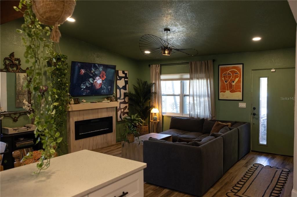 For Sale: $609,000 (3 beds, 3 baths, 1660 Square Feet)