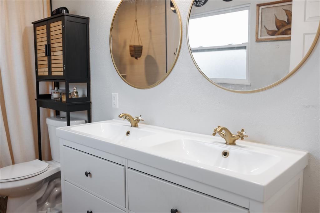 For Sale: $609,000 (3 beds, 3 baths, 1660 Square Feet)