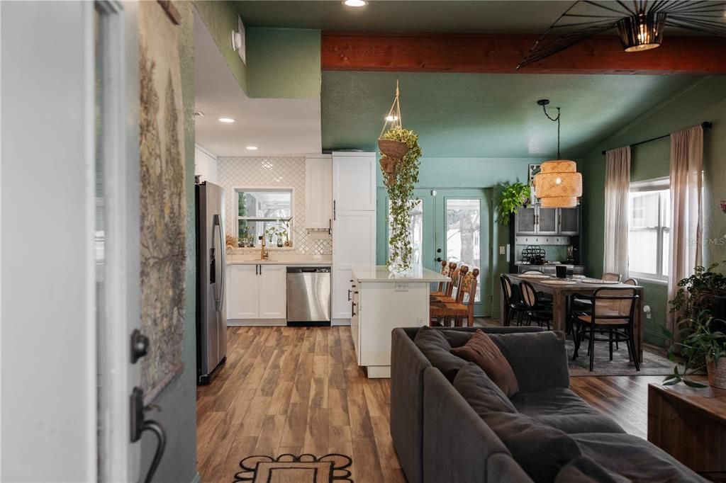 For Sale: $609,000 (3 beds, 3 baths, 1660 Square Feet)