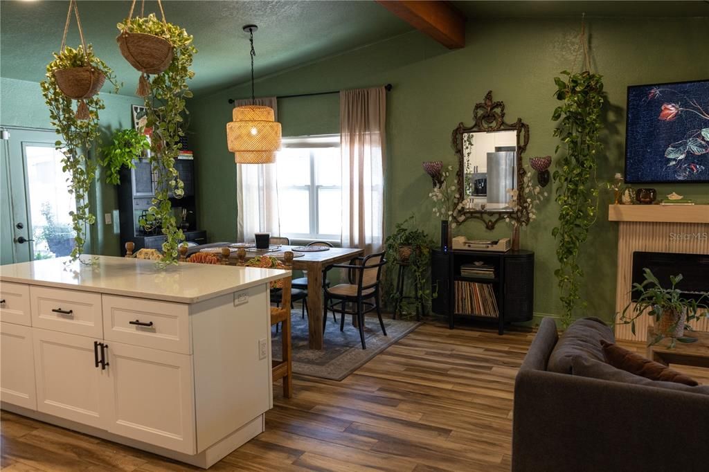 For Sale: $609,000 (3 beds, 3 baths, 1660 Square Feet)