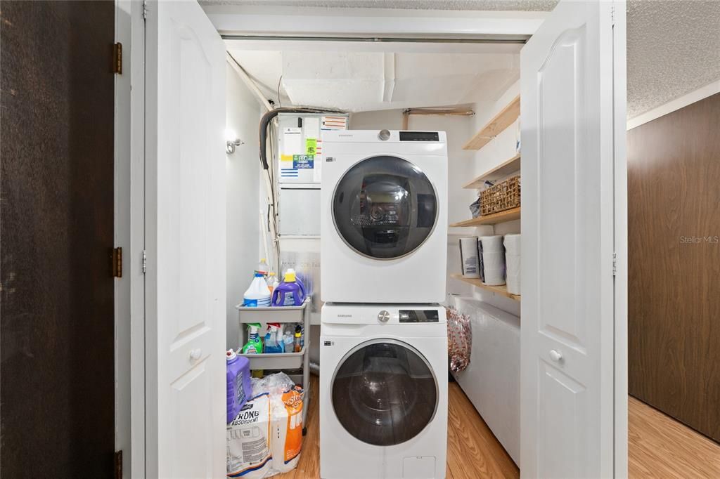 For Sale: $150,000 (2 beds, 2 baths, 1034 Square Feet)