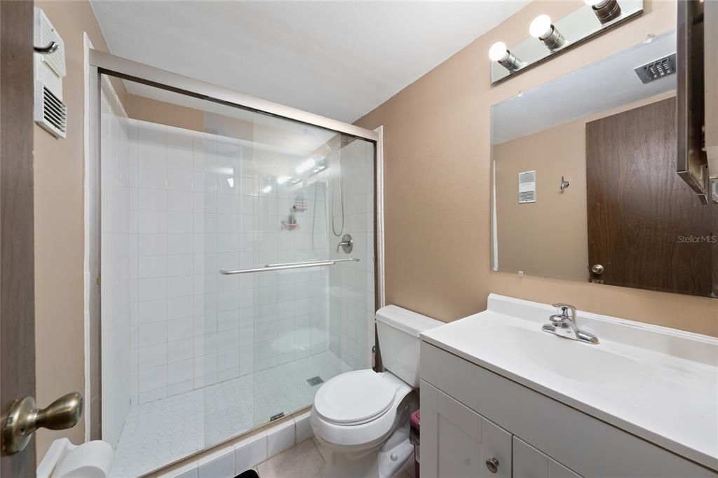 For Sale: $150,000 (2 beds, 2 baths, 1034 Square Feet)