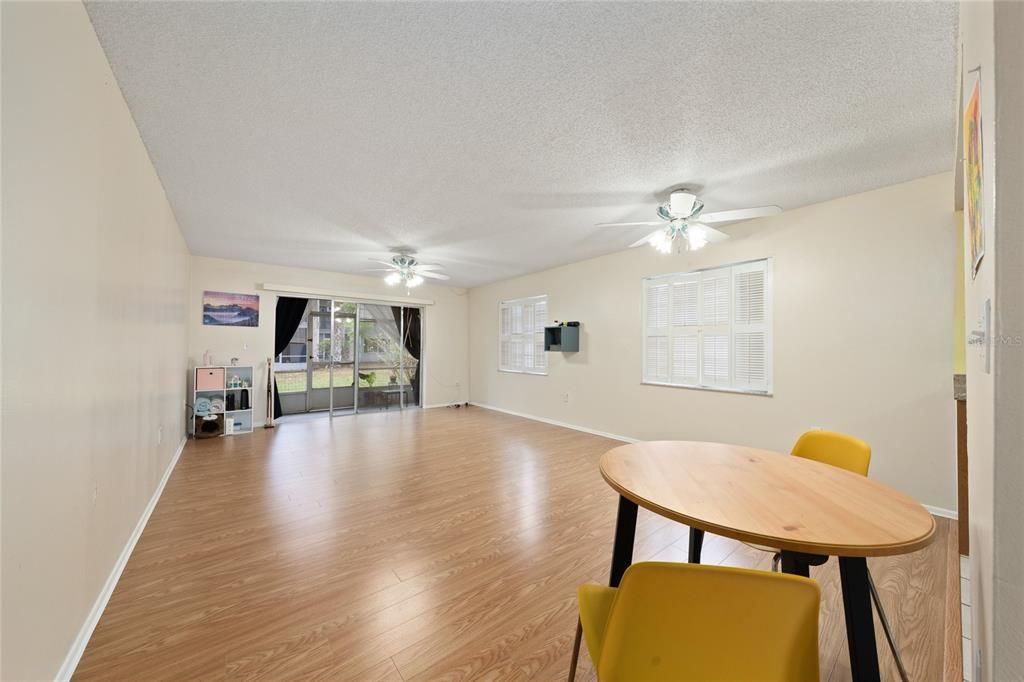 For Sale: $150,000 (2 beds, 2 baths, 1034 Square Feet)