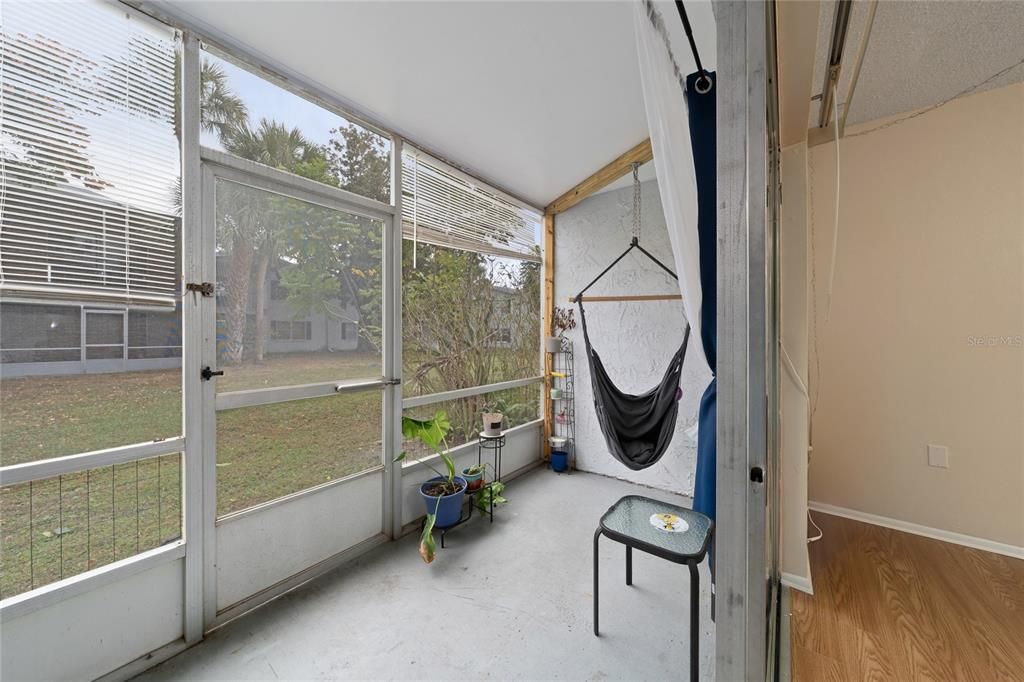 For Sale: $150,000 (2 beds, 2 baths, 1034 Square Feet)