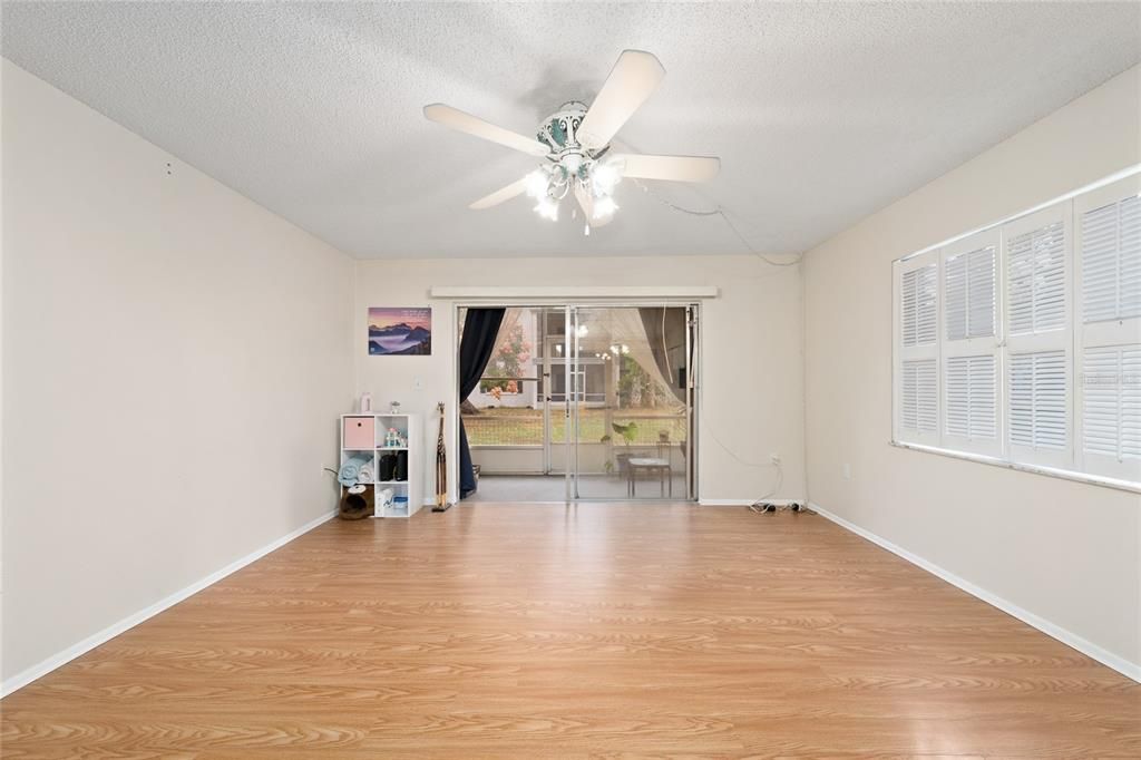 For Sale: $150,000 (2 beds, 2 baths, 1034 Square Feet)