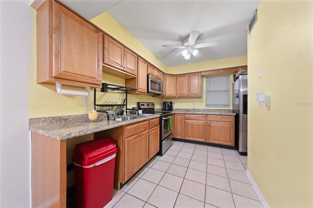 For Sale: $150,000 (2 beds, 2 baths, 1034 Square Feet)