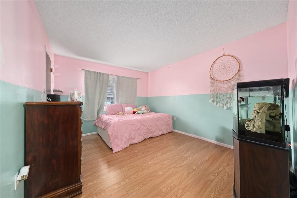 For Sale: $150,000 (2 beds, 2 baths, 1034 Square Feet)