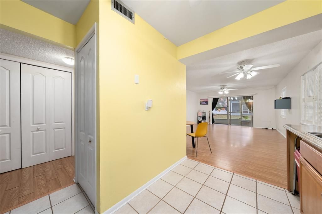 For Sale: $150,000 (2 beds, 2 baths, 1034 Square Feet)