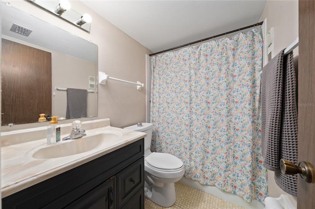 For Sale: $150,000 (2 beds, 2 baths, 1034 Square Feet)