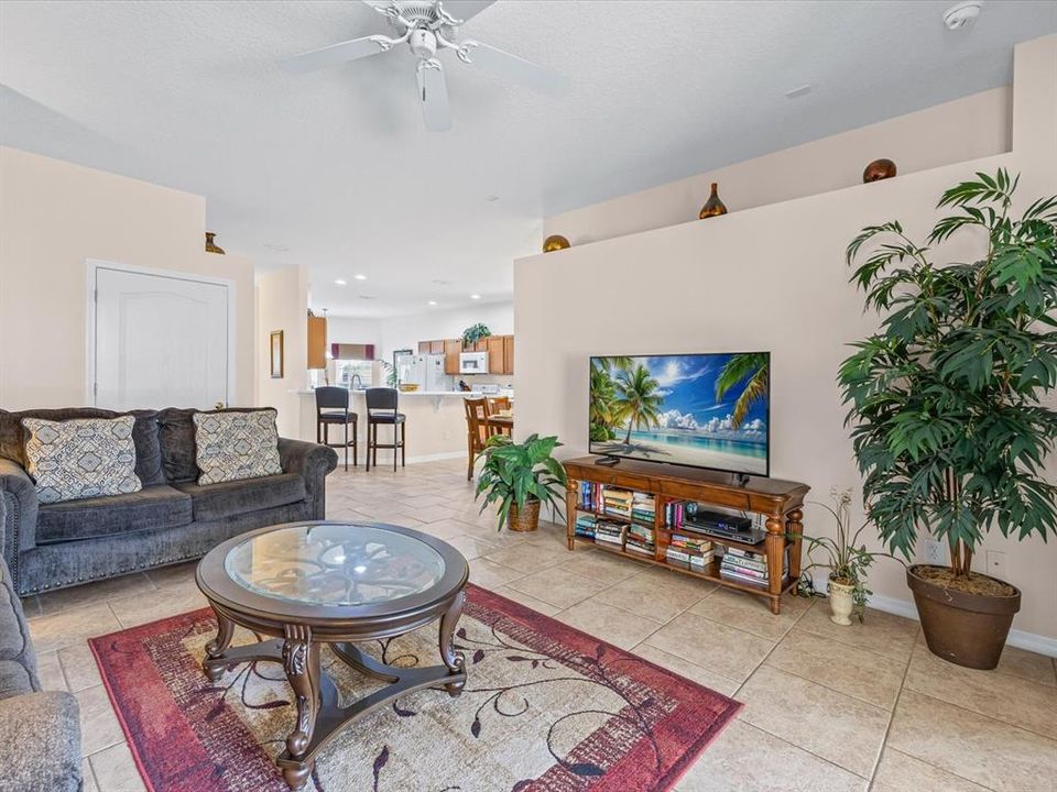 En Venta: $449,000 (4 camas, 3 baños, 1839 Pies cuadrados)