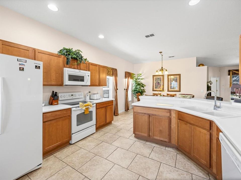 En Venta: $449,000 (4 camas, 3 baños, 1839 Pies cuadrados)