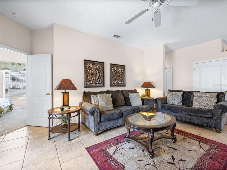 En Venta: $449,000 (4 camas, 3 baños, 1839 Pies cuadrados)