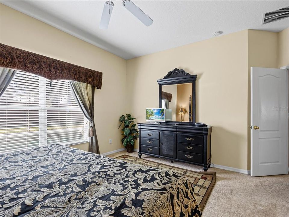 En Venta: $449,000 (4 camas, 3 baños, 1839 Pies cuadrados)