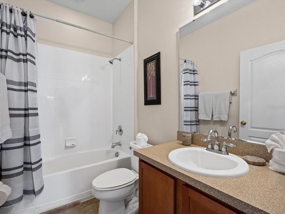 En Venta: $449,000 (4 camas, 3 baños, 1839 Pies cuadrados)