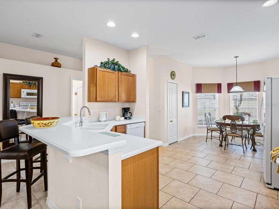 En Venta: $449,000 (4 camas, 3 baños, 1839 Pies cuadrados)