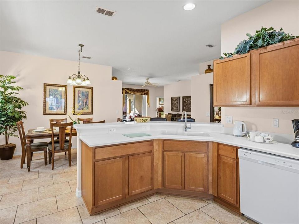 En Venta: $449,000 (4 camas, 3 baños, 1839 Pies cuadrados)