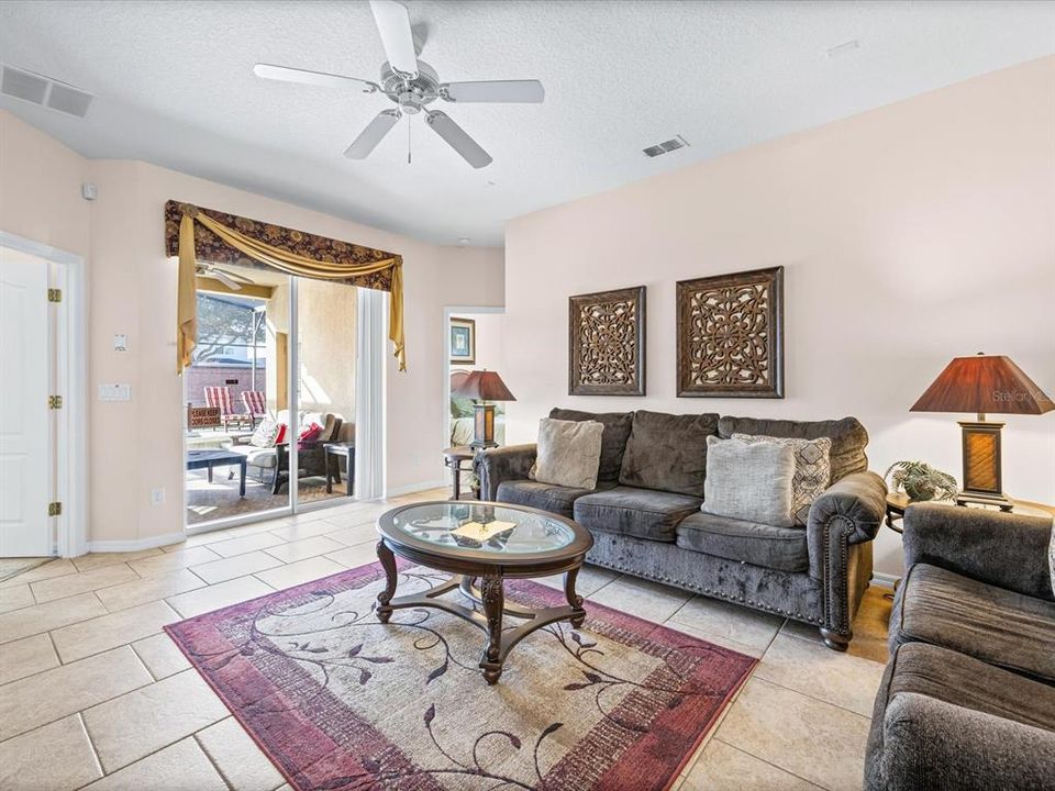 En Venta: $449,000 (4 camas, 3 baños, 1839 Pies cuadrados)