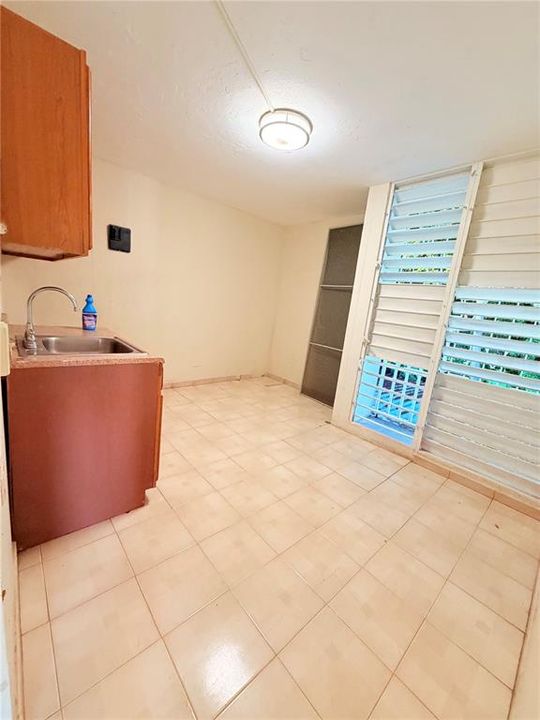 出租: $900 (2 贝兹, 1 浴室, 0 平方英尺)