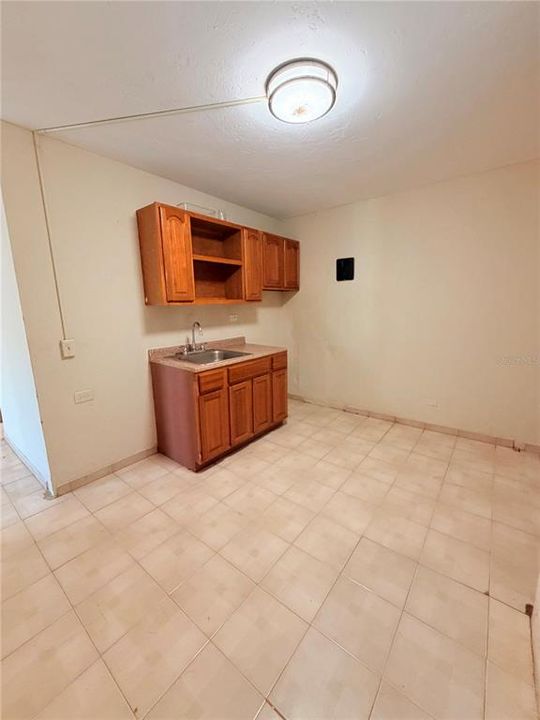 出租: $900 (2 贝兹, 1 浴室, 0 平方英尺)