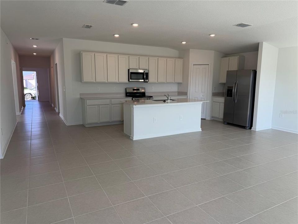 出租: $2,495 (4 贝兹, 3 浴室, 2174 平方英尺)