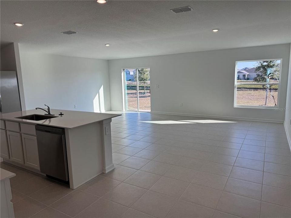 出租: $2,495 (4 贝兹, 3 浴室, 2174 平方英尺)