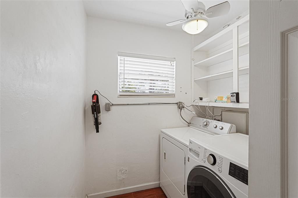 En Venta: $650,000 (3 camas, 2 baños, 1663 Pies cuadrados)