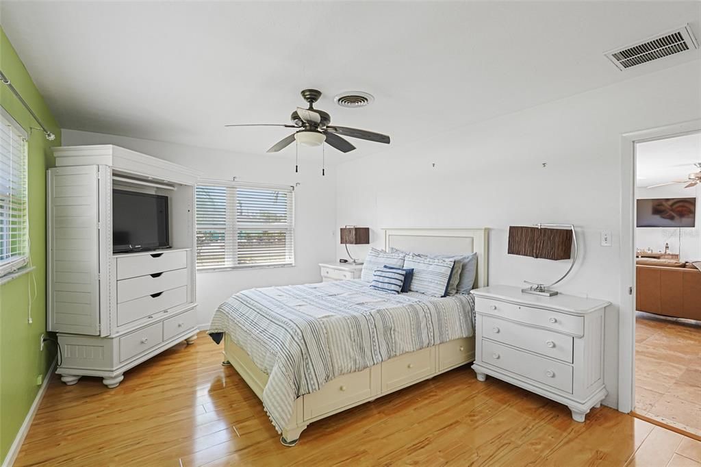 En Venta: $650,000 (3 camas, 2 baños, 1663 Pies cuadrados)