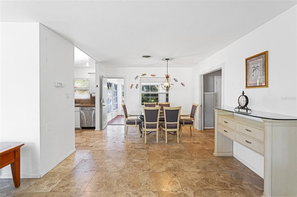 En Venta: $650,000 (3 camas, 2 baños, 1663 Pies cuadrados)