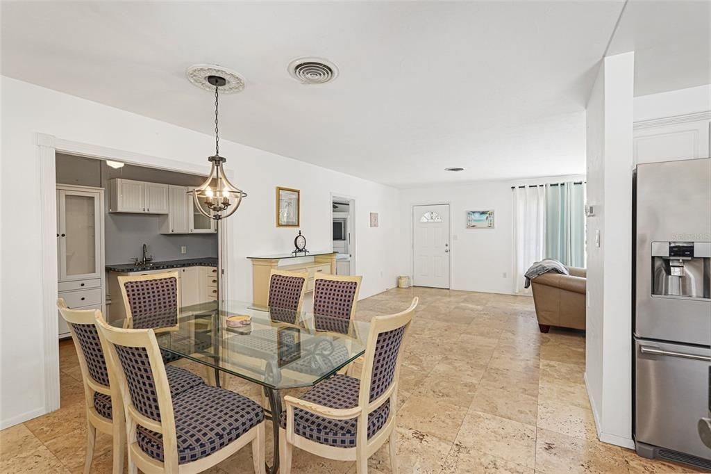 En Venta: $650,000 (3 camas, 2 baños, 1663 Pies cuadrados)