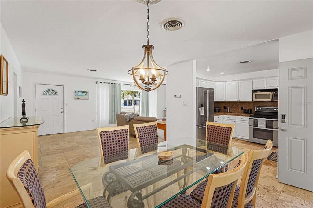 En Venta: $650,000 (3 camas, 2 baños, 1663 Pies cuadrados)