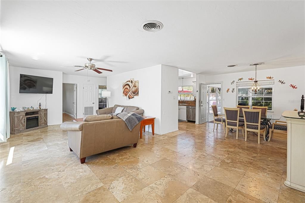 En Venta: $650,000 (3 camas, 2 baños, 1663 Pies cuadrados)