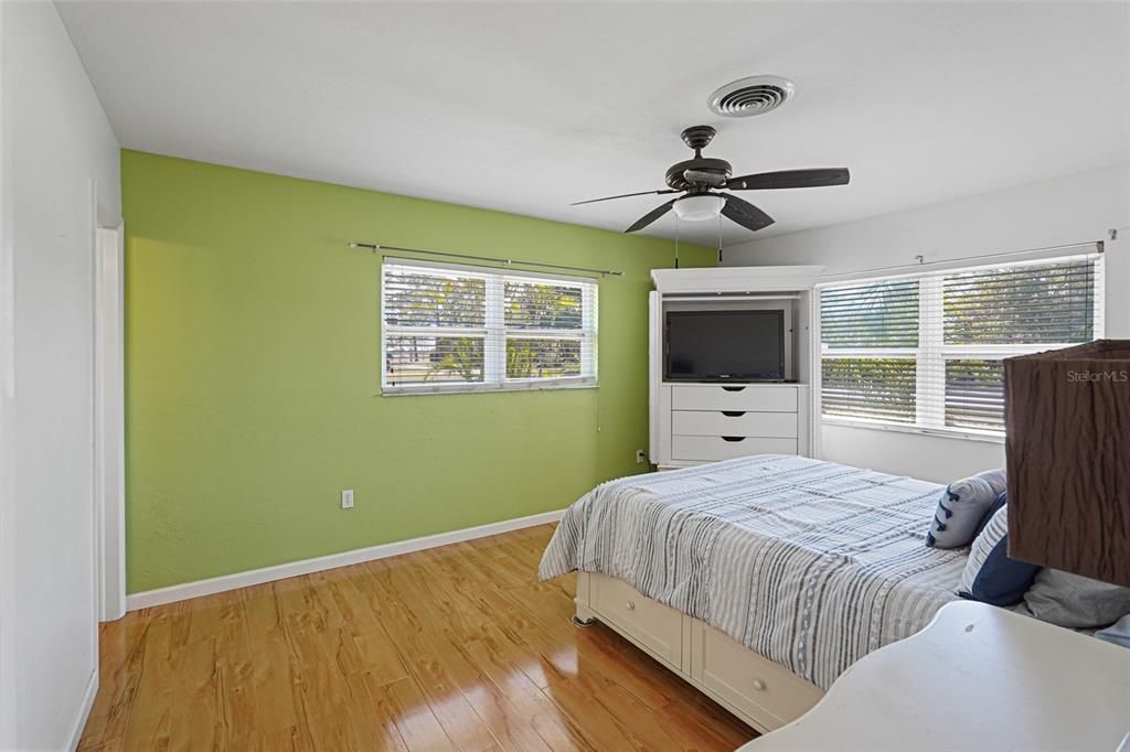 En Venta: $650,000 (3 camas, 2 baños, 1663 Pies cuadrados)