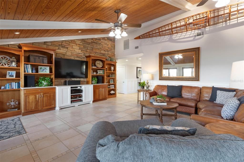 For Sale: $2,199,000 (6 beds, 5 baths, 4821 Square Feet)