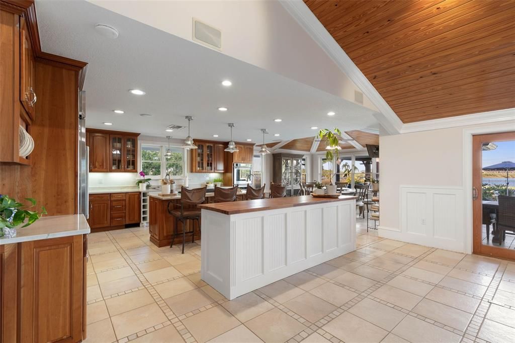 For Sale: $2,199,000 (6 beds, 5 baths, 4821 Square Feet)