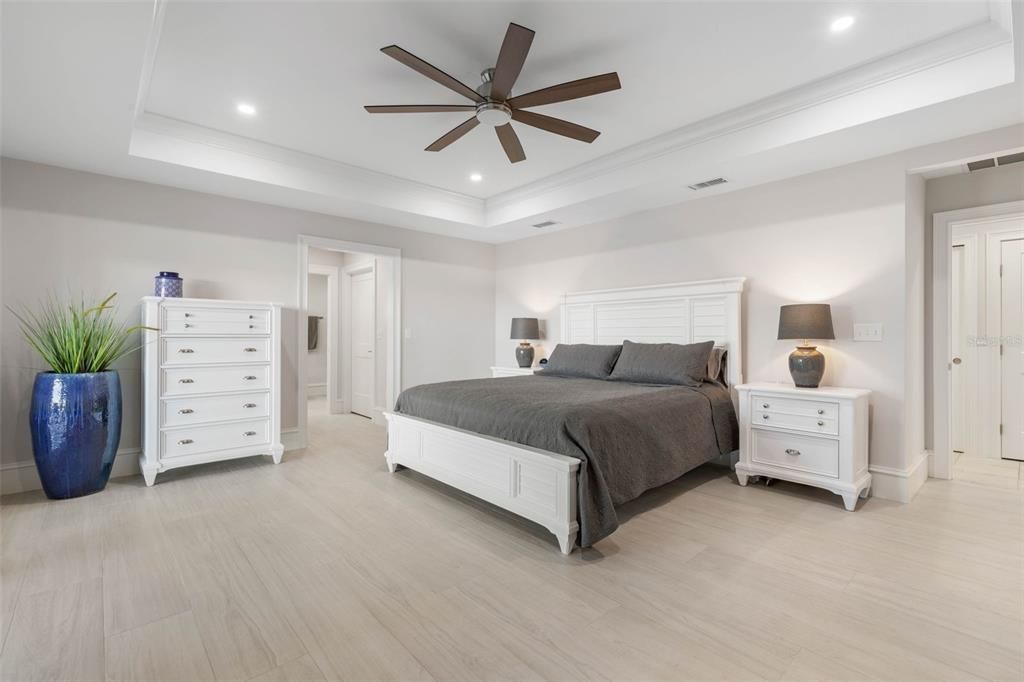 For Sale: $2,199,000 (6 beds, 5 baths, 4821 Square Feet)