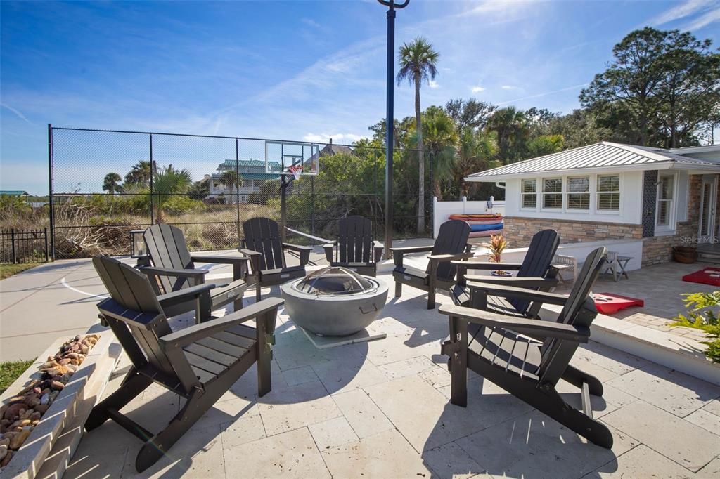 For Sale: $2,199,000 (6 beds, 5 baths, 4821 Square Feet)