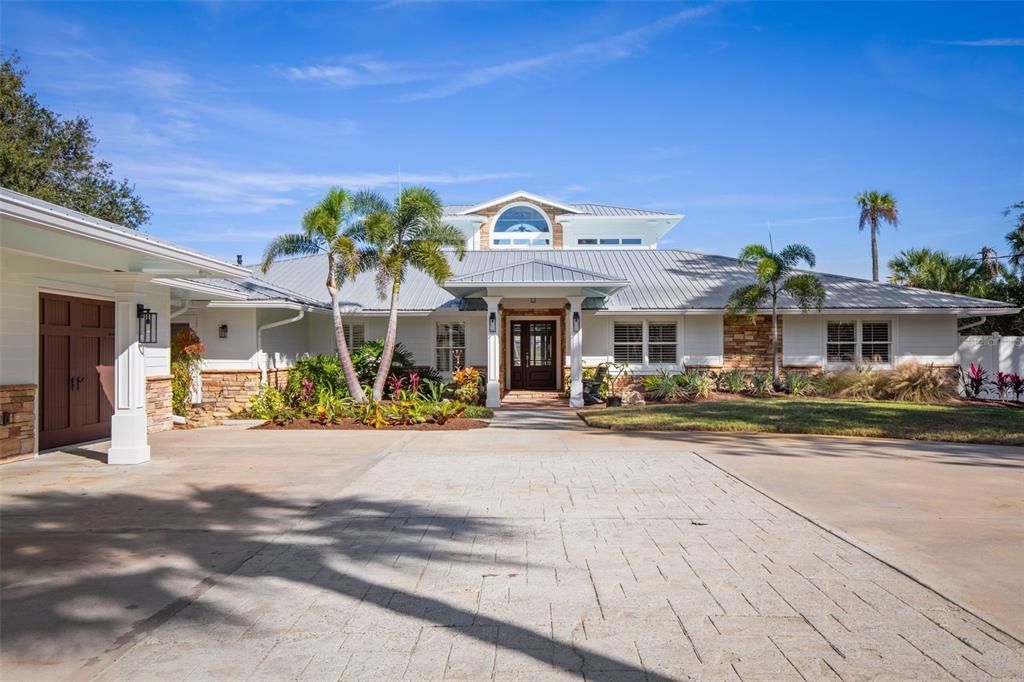 For Sale: $2,199,000 (6 beds, 5 baths, 4821 Square Feet)