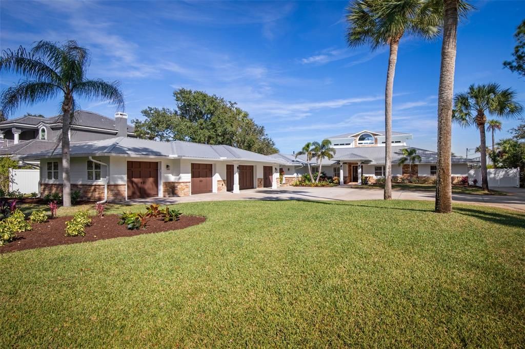 For Sale: $2,199,000 (6 beds, 5 baths, 4821 Square Feet)