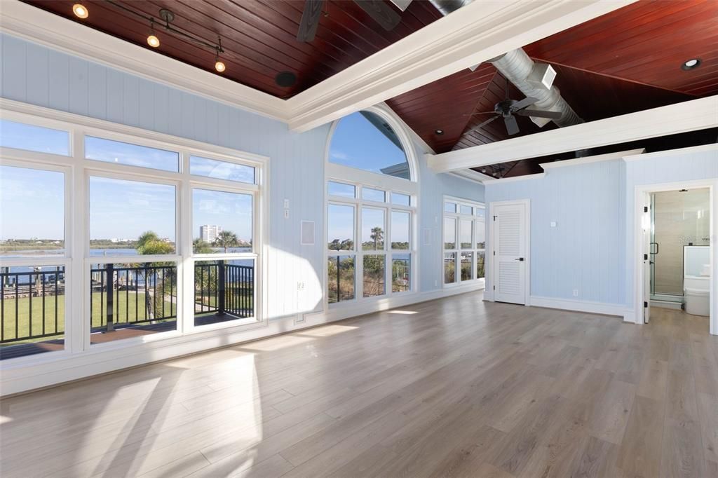 For Sale: $2,199,000 (6 beds, 5 baths, 4821 Square Feet)