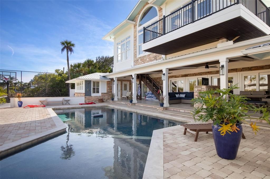 For Sale: $2,199,000 (6 beds, 5 baths, 4821 Square Feet)