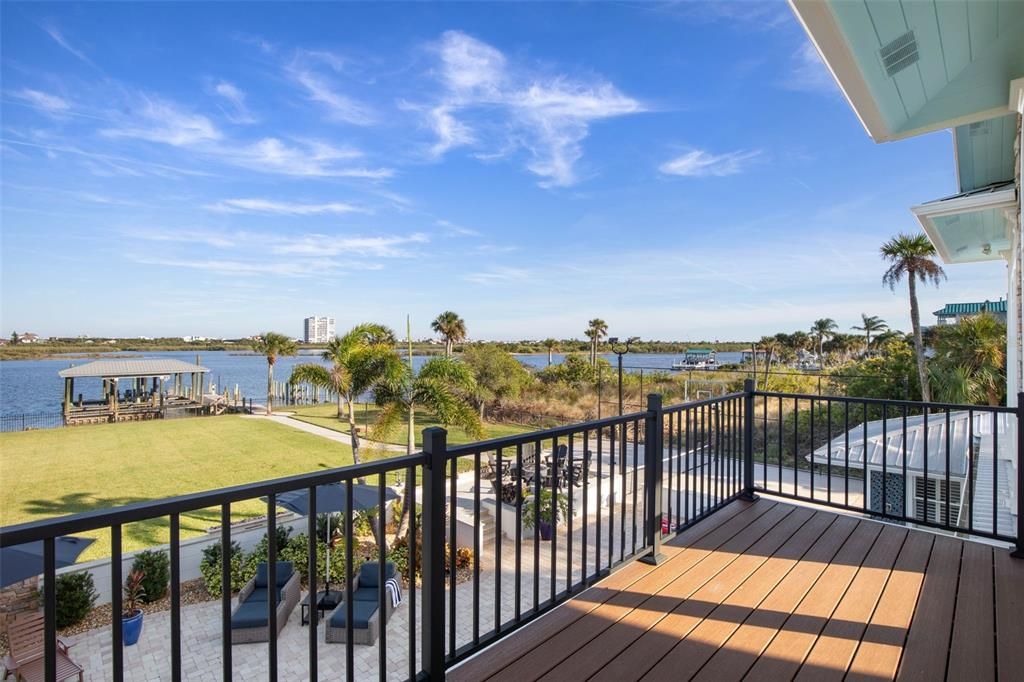 For Sale: $2,199,000 (6 beds, 5 baths, 4821 Square Feet)